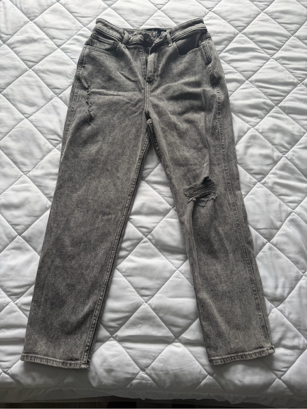 Hollister Light Gray Ultra High-Rise Mom Jeans